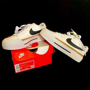 New Women’s Nike Court Legacy Lift, size 6.5.